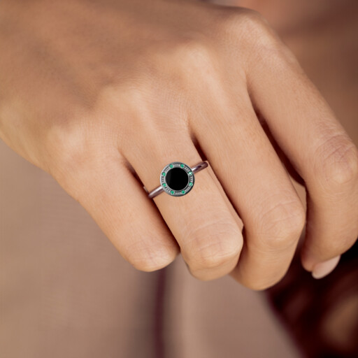 Joollion Charm Elegant-Stones Black & Green σε Joolet Ring. Επιπλατινωμένο ασήμι 925, συμβατό με όλα τα Joolets της Joolify.