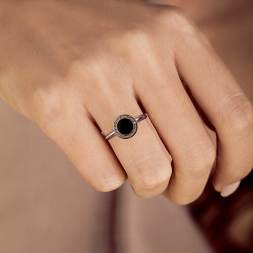 Joollion Charm Elegant-Stones Black & Purple σε Joolet Ring. Από επιχρυσωμένο ασήμι 925, συμβατό με όλα τα Joolets της Joolify.
