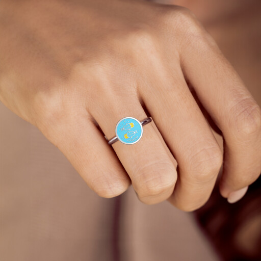 Joollion Charm Pisces (Ιχθύς), φορεμένο σε Joolet Ring. Επιπλατινωμένο ασήμι 925, συμβατό με όλα τα Joolets της Joolify.