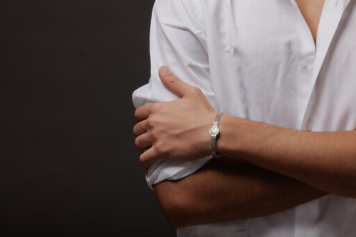 Joolet Βραχιόλι φορεμένο σε ανδρικό χέρι. Ασήμι 925, επιπλατινωμένο. Συνδυάζεται με όλα τα Joollions.