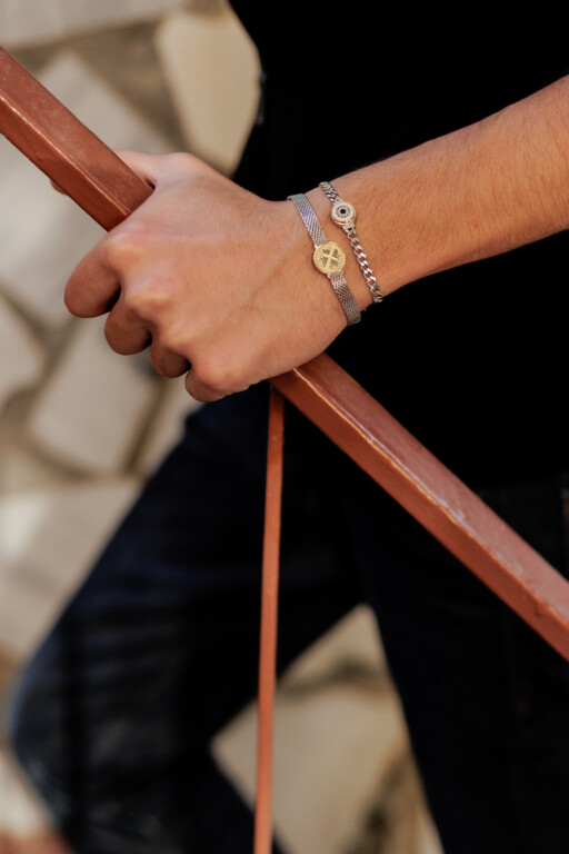 Joolet Βραχιόλια από ασήμι 925, σε αντρικό χέρι. Ασήμι 925. Συνδυάζονται με όλα τα Joollions.