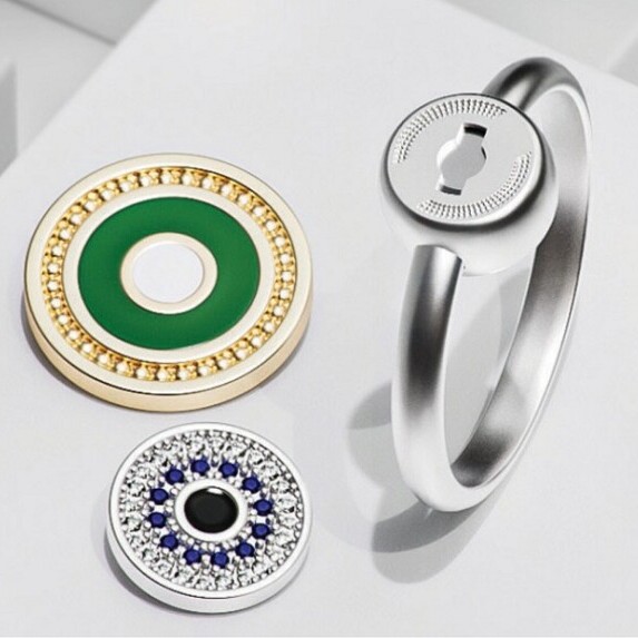 Διάλεξε τον αγαπημένο σου συνδυασμό από Joolets και Joollions. Κοσμήματα από ασήμι 925, επιπλατινωμένα ή επιχρυσωμένα με χρυσό 18k.