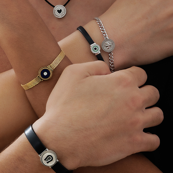 Μοιράσου τις δημιουργίες σου με τους φίλους σου και κάλεσέ τους στο #Jooliverse για να δημιουργήσουν κι αυτοί τις δικές τους συνθέσεις.