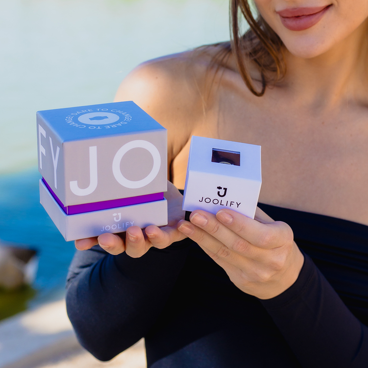 Ανακάλυψε το καλύτερο δώρο - κόσμημα που μπορείς να κάνεις σε όλα σου τα αγαπημένα πρόσωπα. Εξατομικευμένα κοσμήματα Joolify από ασήμι 925.