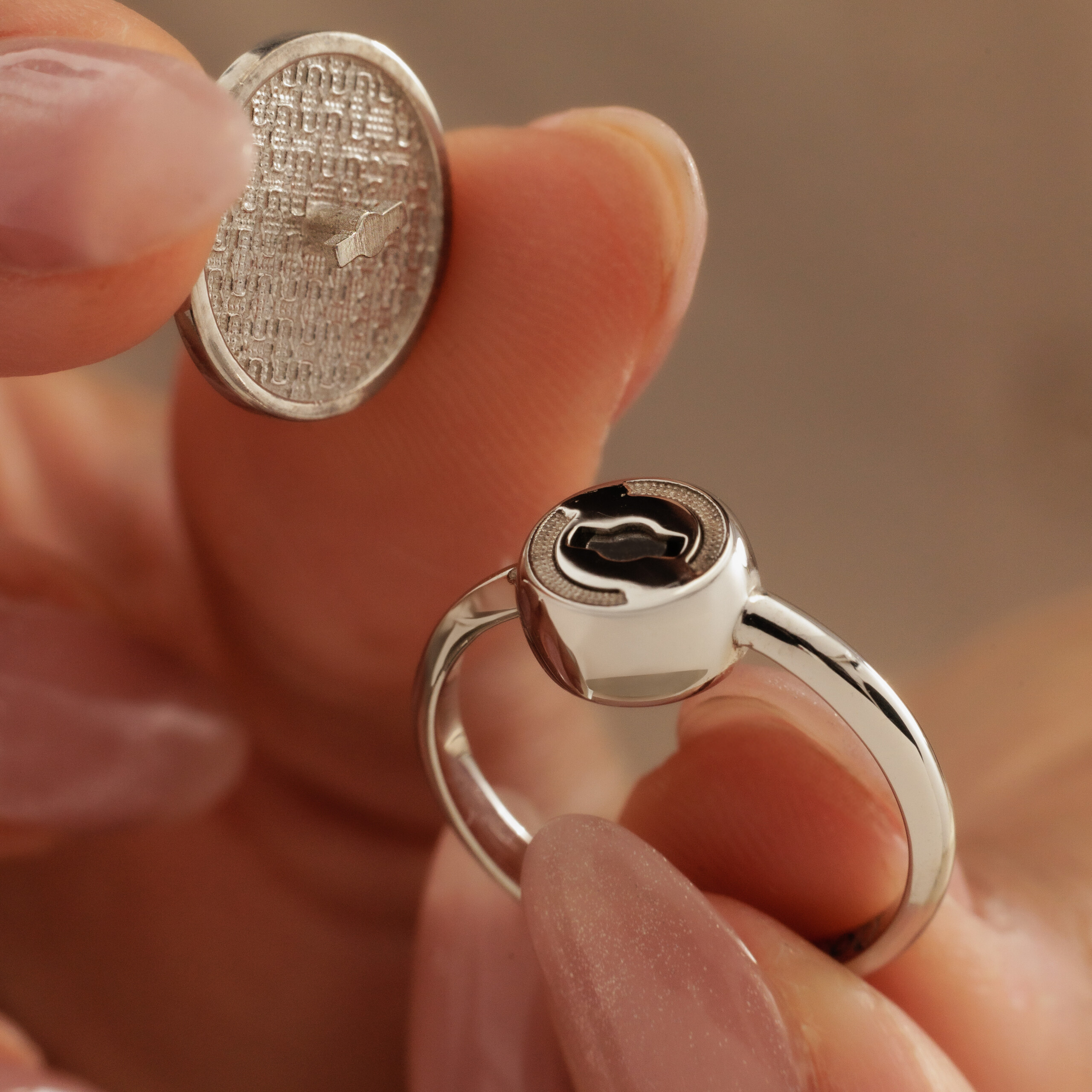 Φτιάξε αμέτρητους συνδυασμούς χρησιμοποιώντας τα εξατομικευμένα κοσμήματα της Joolify από ασήμι 925, επιπλατινωμένα ή επιχρυσωμένα με χρυσό 18k.