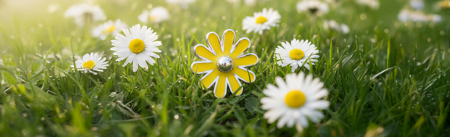 Joolify: Συλλογή Flowers. Κοσμήματα σε επιπλατινωμένο ασήμι. Φόρεσε το λουλούδι σου. Άσε κάτι μέσα σου να ανθίσει.