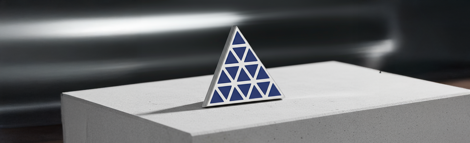 Joolify: Συλλογή Geometric. Ανακάλυψε τη συλλογή σε ανακυκλωμένο ασήμι 925. Άφησε τις γραμμές να μιλήσουν.